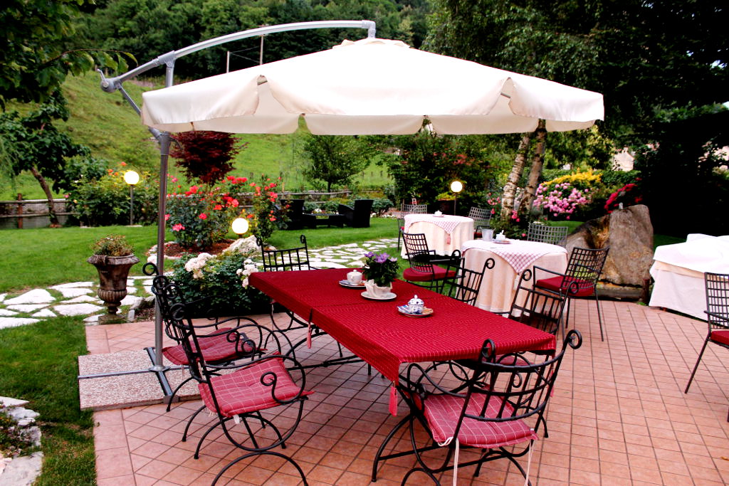 Hotel_Calvi_colazione_giardino(4)